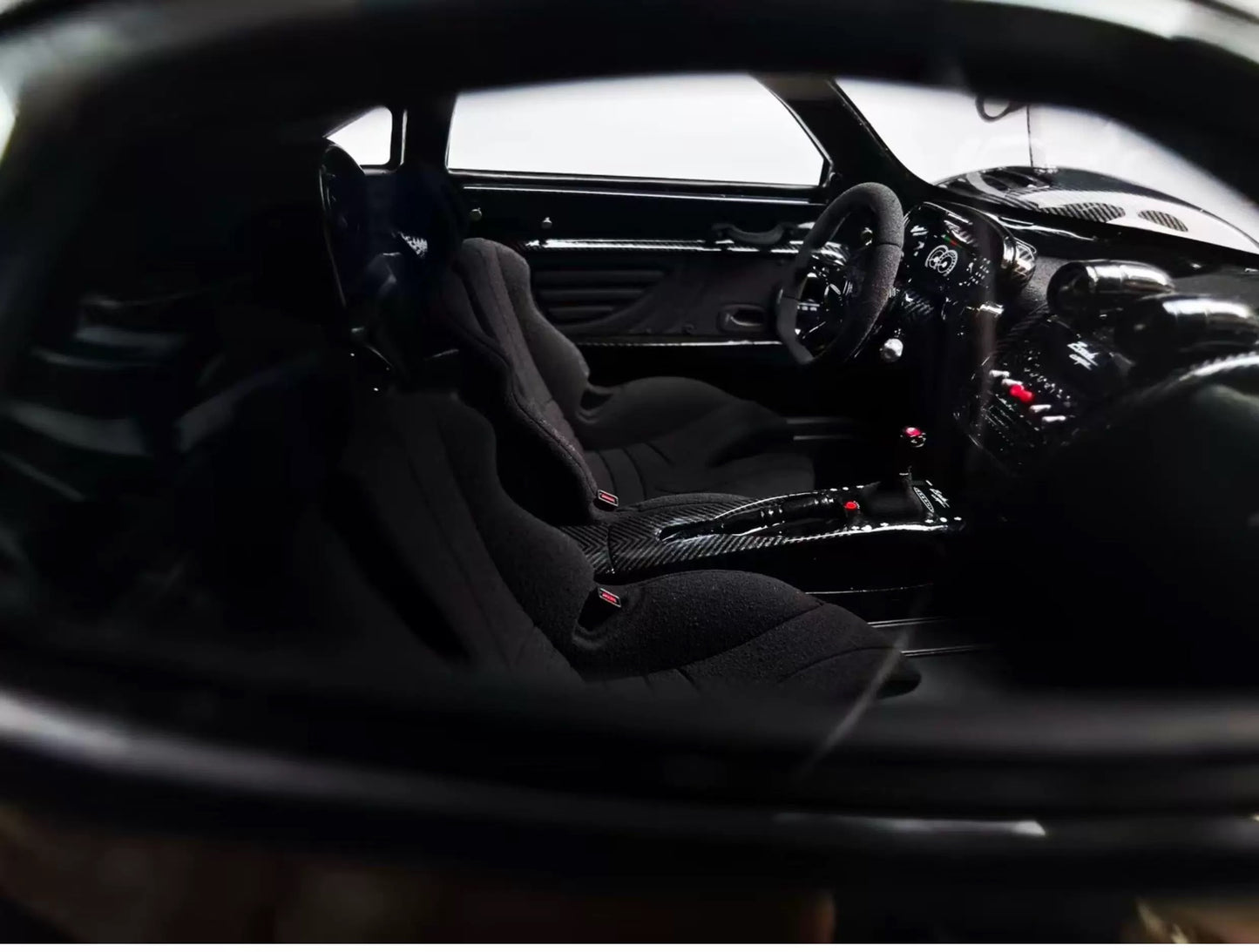 HH Model 1/18 Pagani Zonda Cinque Full Carbon Black Resin Model