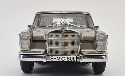 CMC 1/18 Mercedes-Benz Pullman Limousine Gold Sunroof Diecast Model