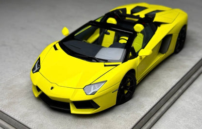 Autoart 1/18 Lamborghini Aventador LP700-4 Roadster Giallo Orion