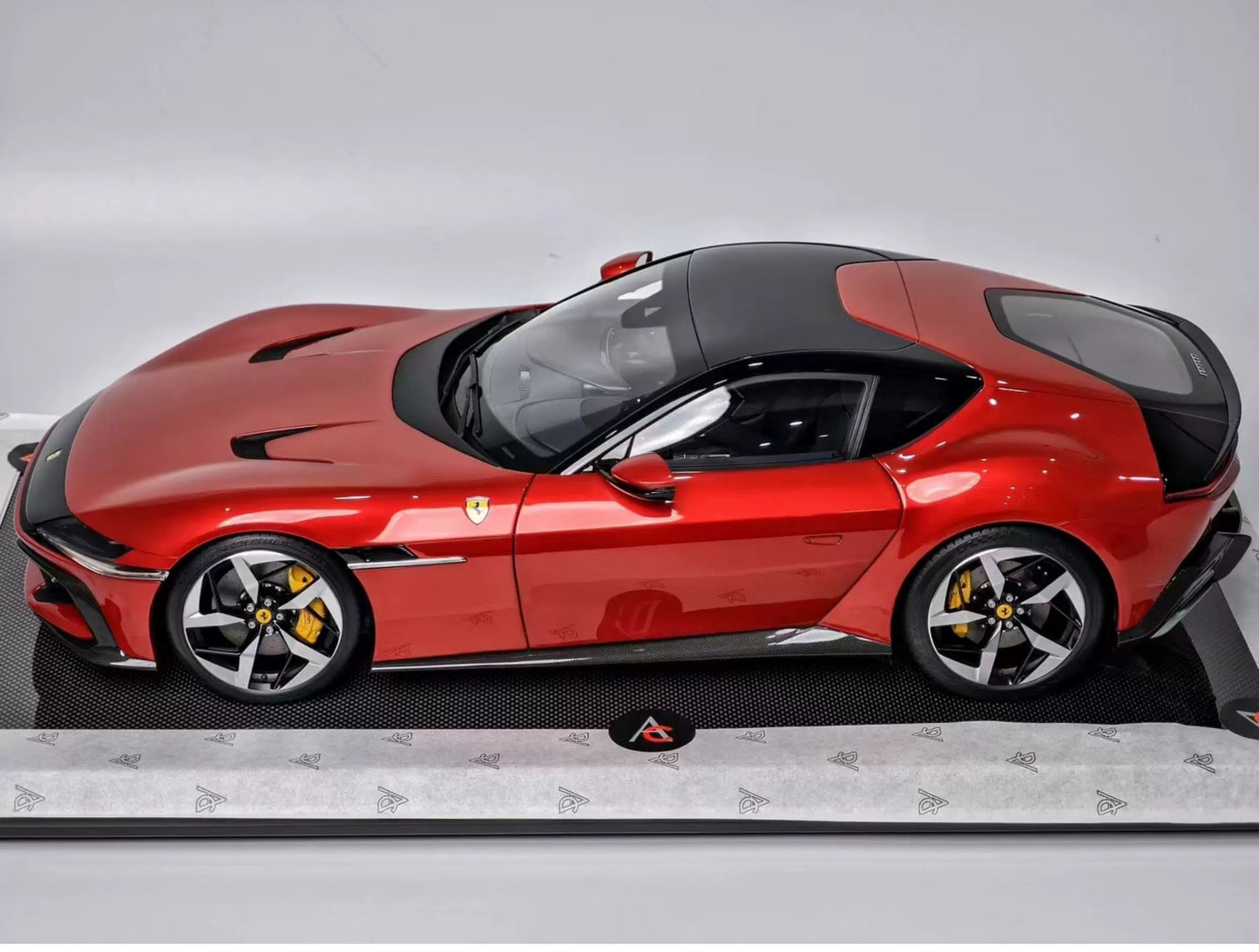 Amalgam 1/8 Ferrari 12Cilindri Resin Model