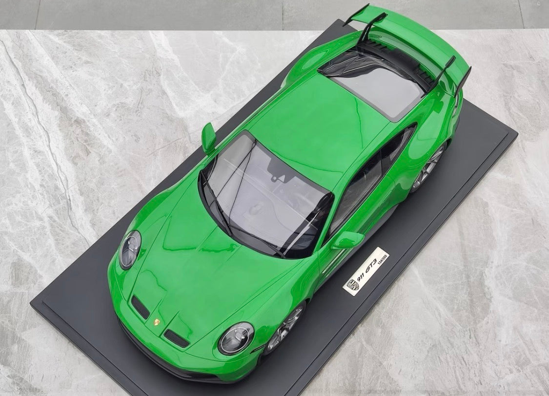 GT Spirit 1/8 Porsche 911 (992) GT3 Green Resin Model