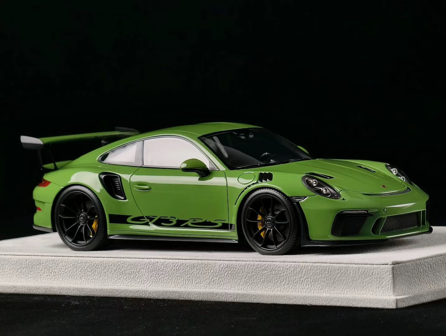 Make Up 1/18 Porsche 911 GT3 RS Resin Model Exclusive Edition