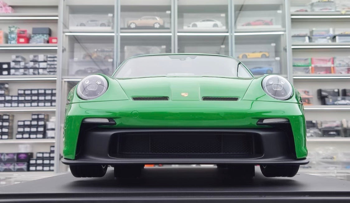 GT Spirit 1/8 Porsche 911 (992) GT3 Green Resin Model