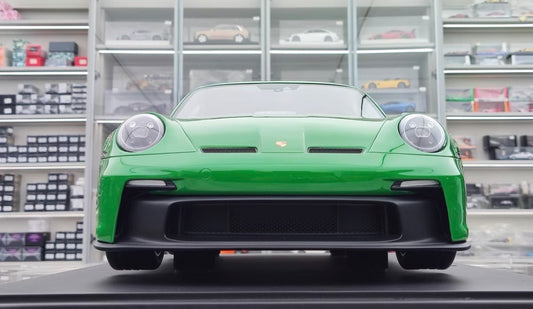GT Spirit 1/8 Porsche 911 (992) GT3 Green Resin Model