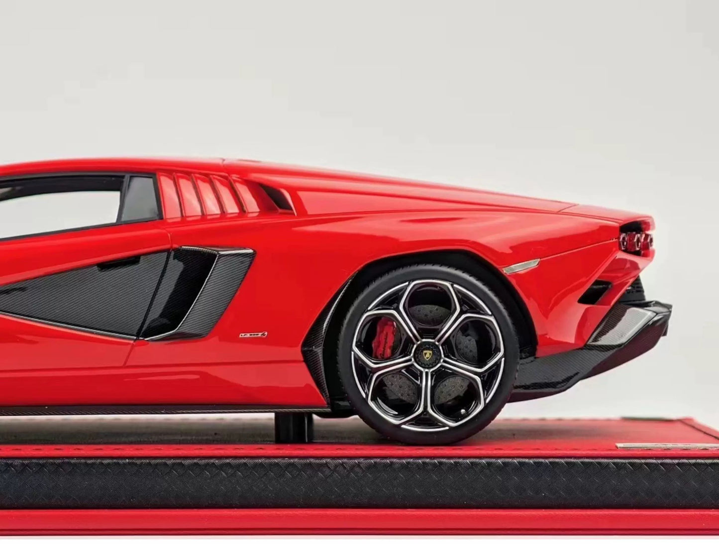MR 1/18 Lamborghini Countach LPI 800-4 Red Resin Model