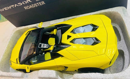 Autoart 1/18 Lamborghini Aventador LP700-4 Roadster Giallo Orion