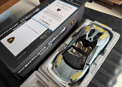 AUTOart 1/18 Lamborghini Aventador LP700-4 Roadster