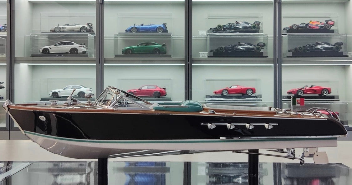 VMB 1/18 Riva Aquarama Classic Speedboat Replica Display Model