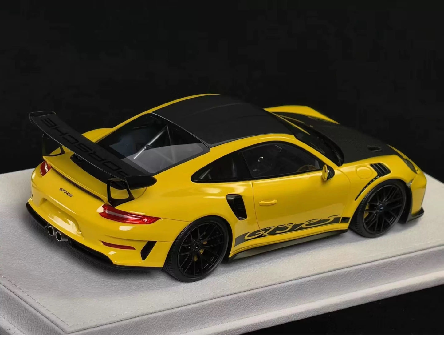 Make Up 1/18 Porsche 911 GT3 RS Resin Model Yellow