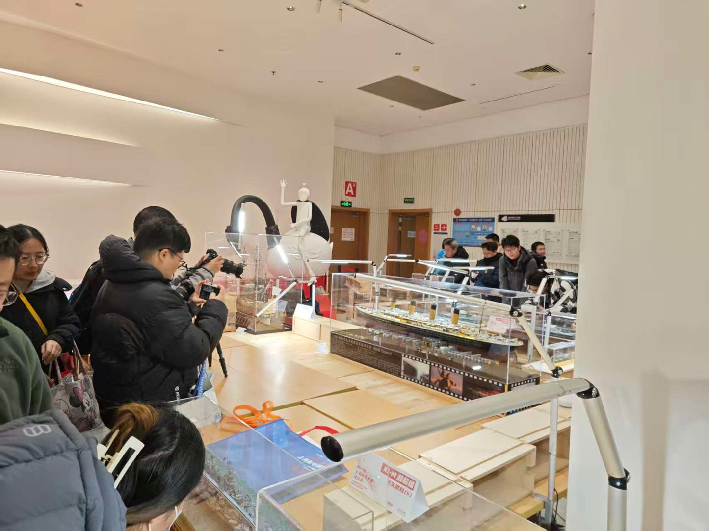 1/200 RMS Titanic Finished Model with Interior Structure – Museum-Grade Edition