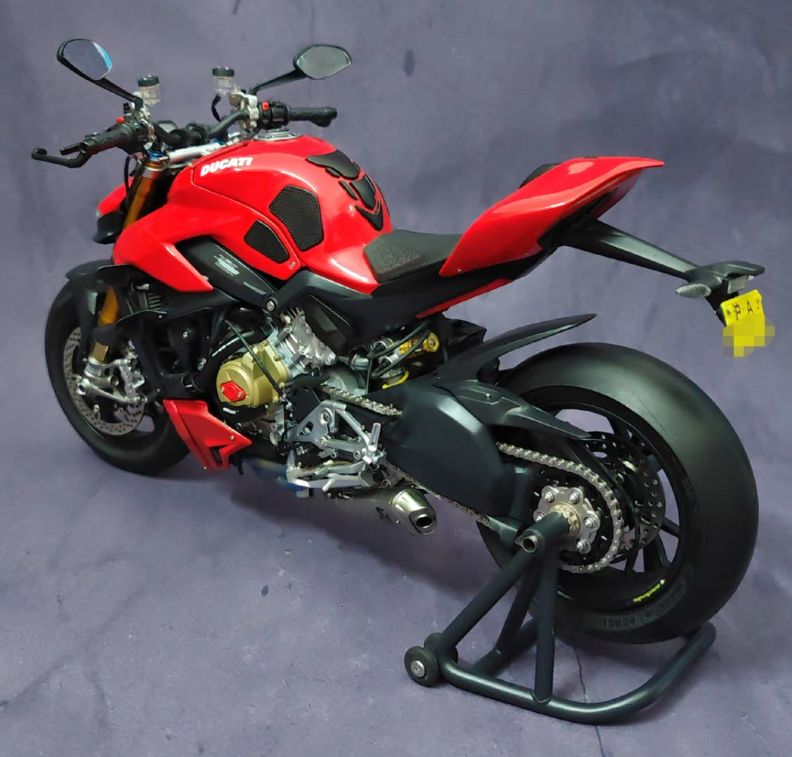 1/6 Ducati Streetfighter Motorcycle Model – Red Version – Pre-order