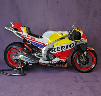 Honda 1/6 GP23 Gloss Finish Resin Motorcycle Model – Pre-order