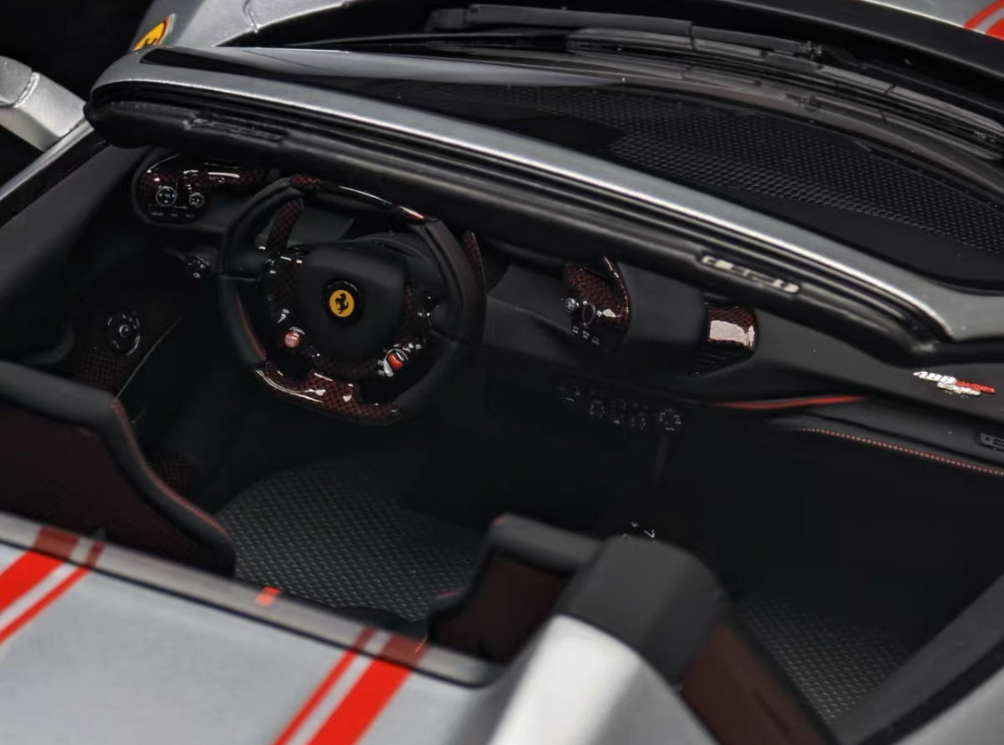 DG 1/18 Novitec Ferrari 488 Pista Resin Model – Silver with Red Stripe