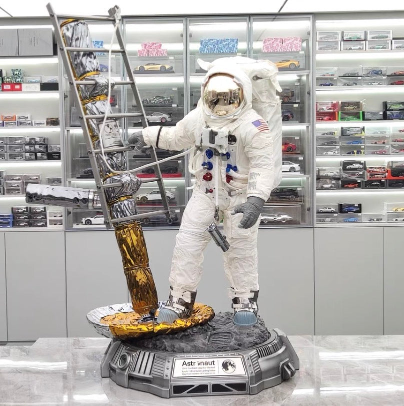 BLITZWAY 1/4 Astronaut 2.0 Apollo 11 Moon Landing Statue