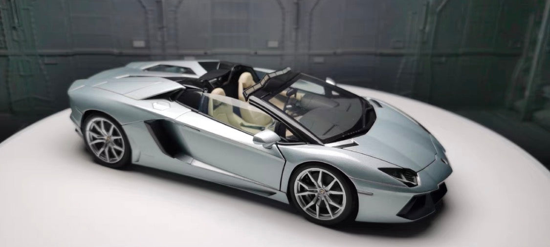 AUTOart 1/18 Lamborghini Aventador LP700-4 Roadster