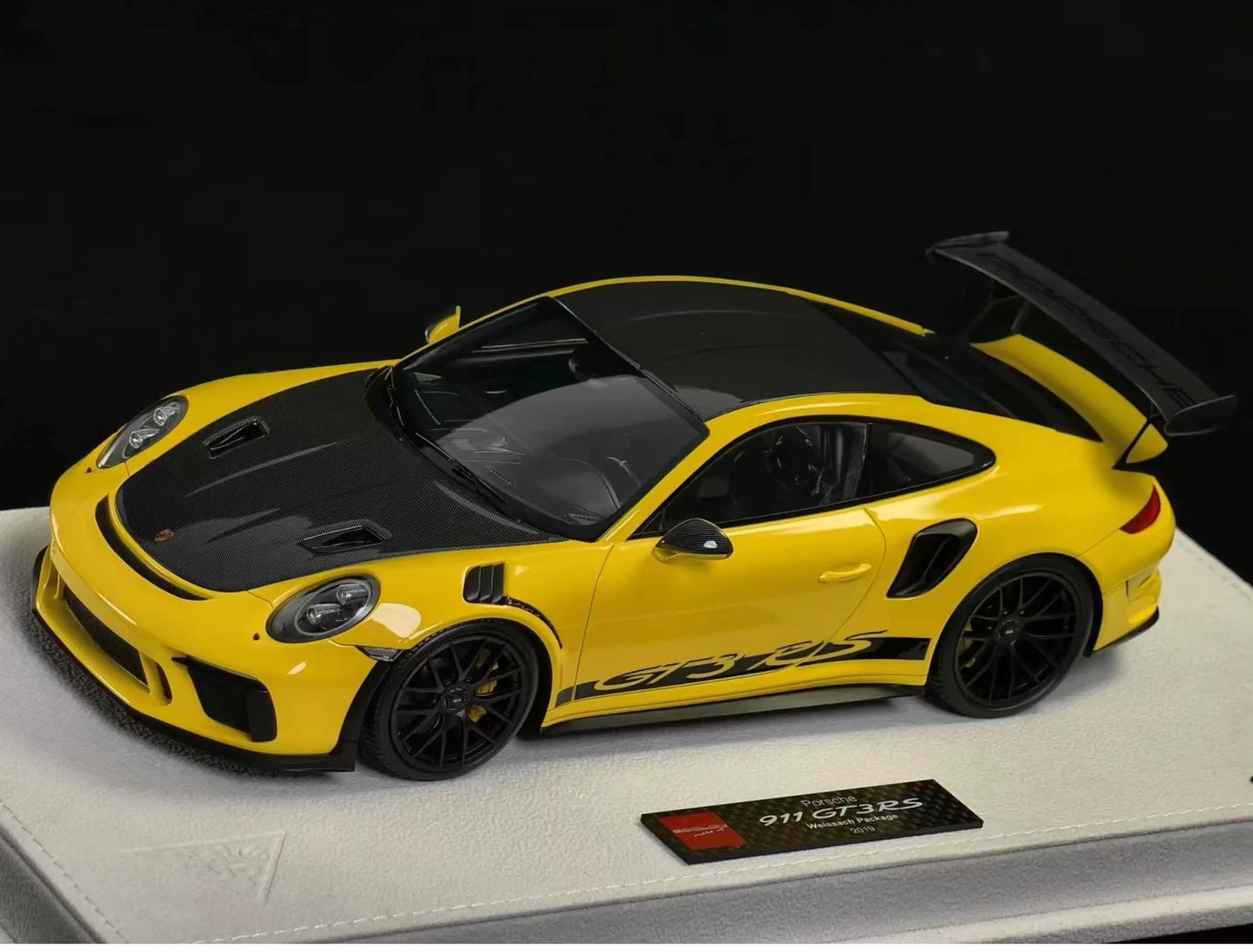 Make Up 1/18 Porsche 911 GT3 RS Resin Model Yellow