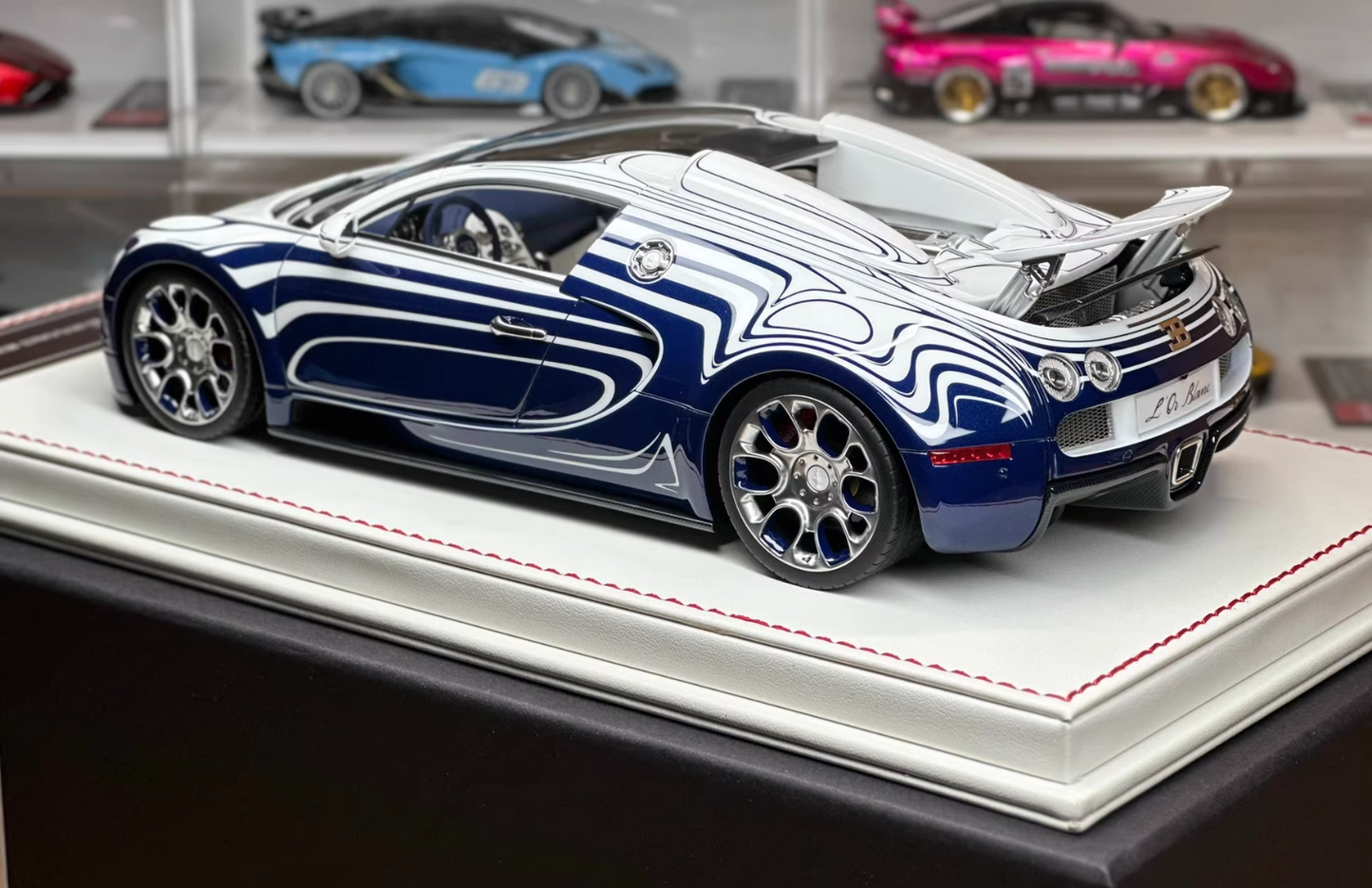 DG 1/18 Bugatti Veyron Resin Model Ceramic Blue & White