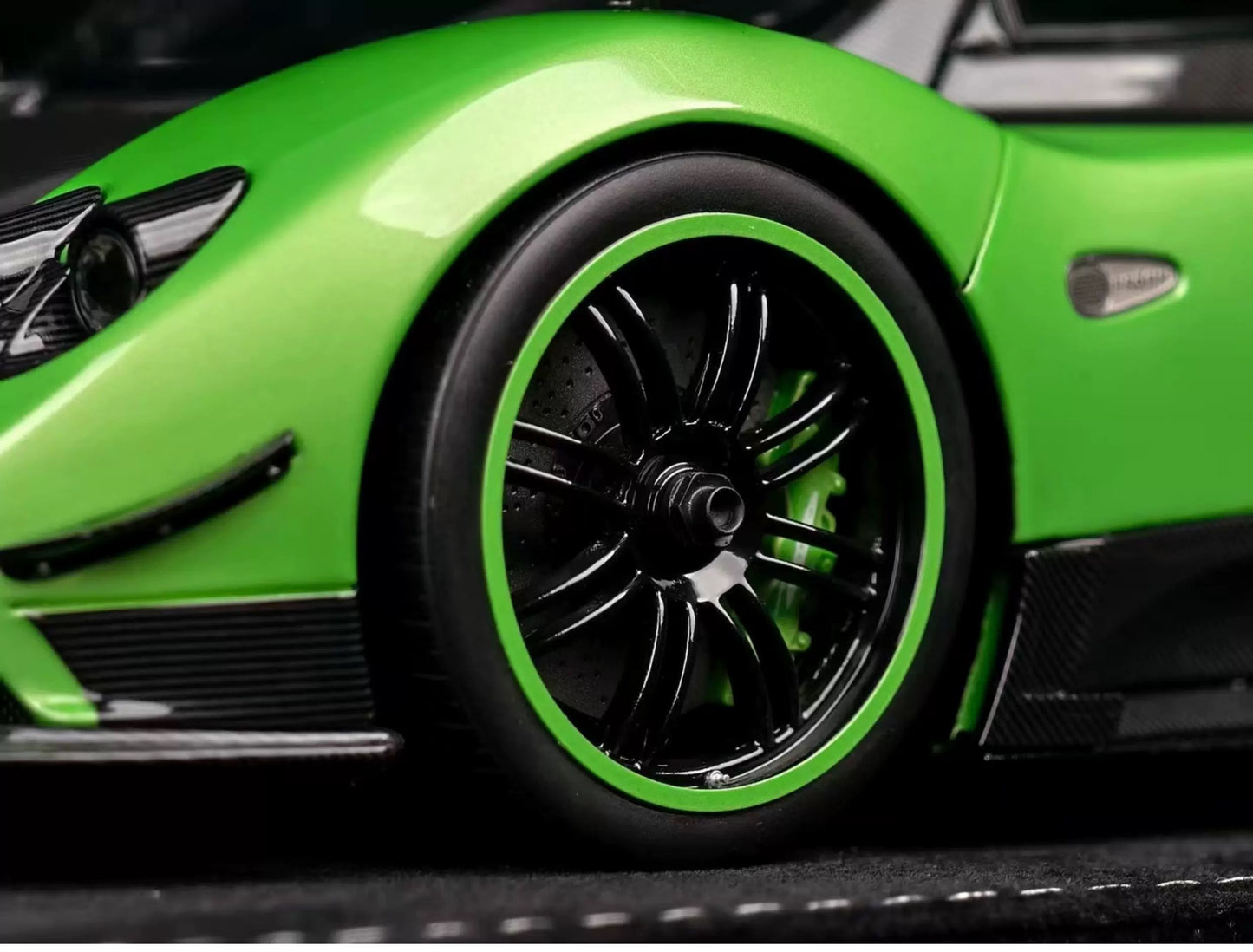 HH Model 1/18 Pagani Zonda Cinque Resin Model Green Carbon