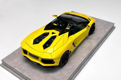 Autoart 1/18 Lamborghini Aventador LP700-4 Roadster Giallo Orion