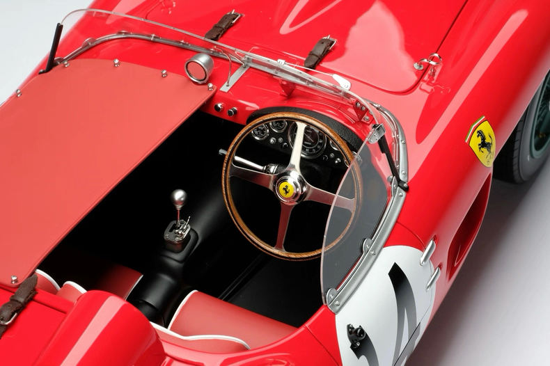 Amalgam 1:8 Ferrari 250 TR 1958 Le Mans Winner Resin Model