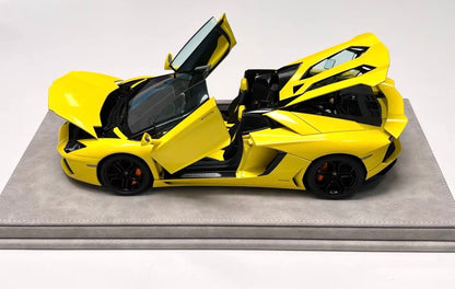 Autoart 1/18 Lamborghini Aventador LP700-4 Roadster Giallo Orion