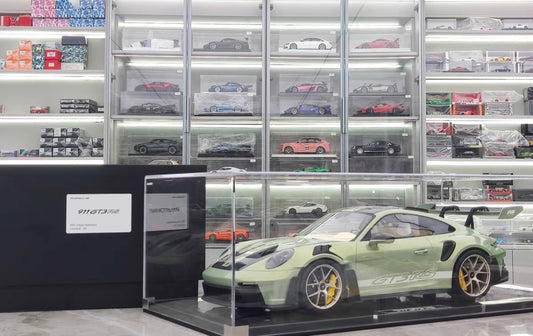 DINOMODEL 1/8 Porsche 992 GT3 RS “Bamboo Green” Resin Model