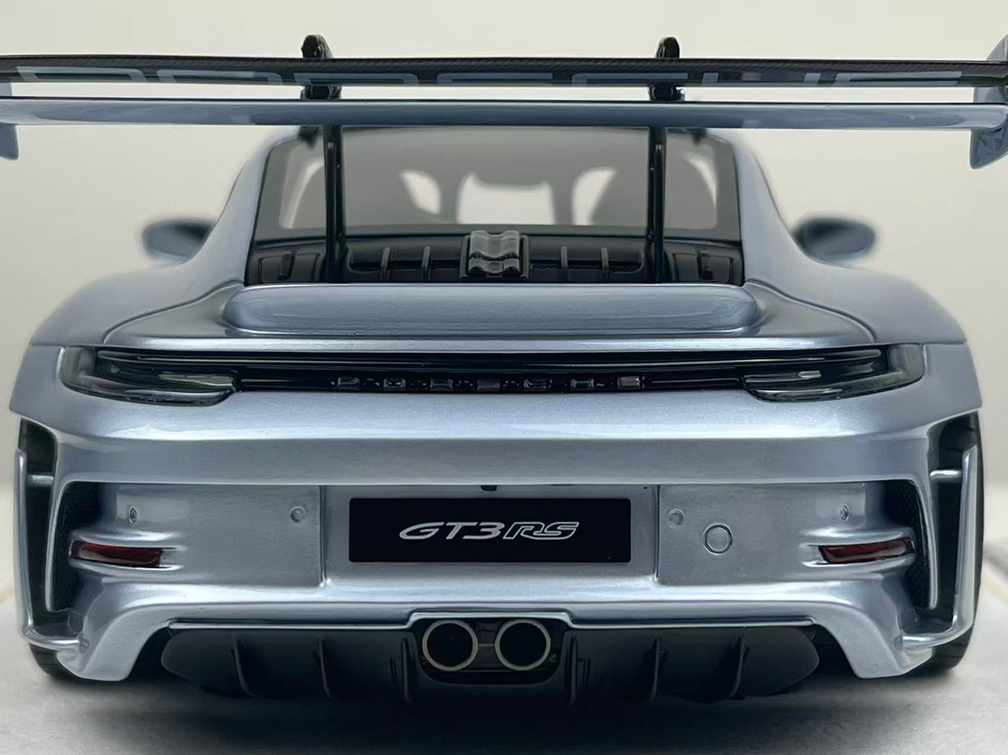 HH 1/18 Porsche 911 GT3 RS 992 Ice Blue Private Commission – Air Shipping