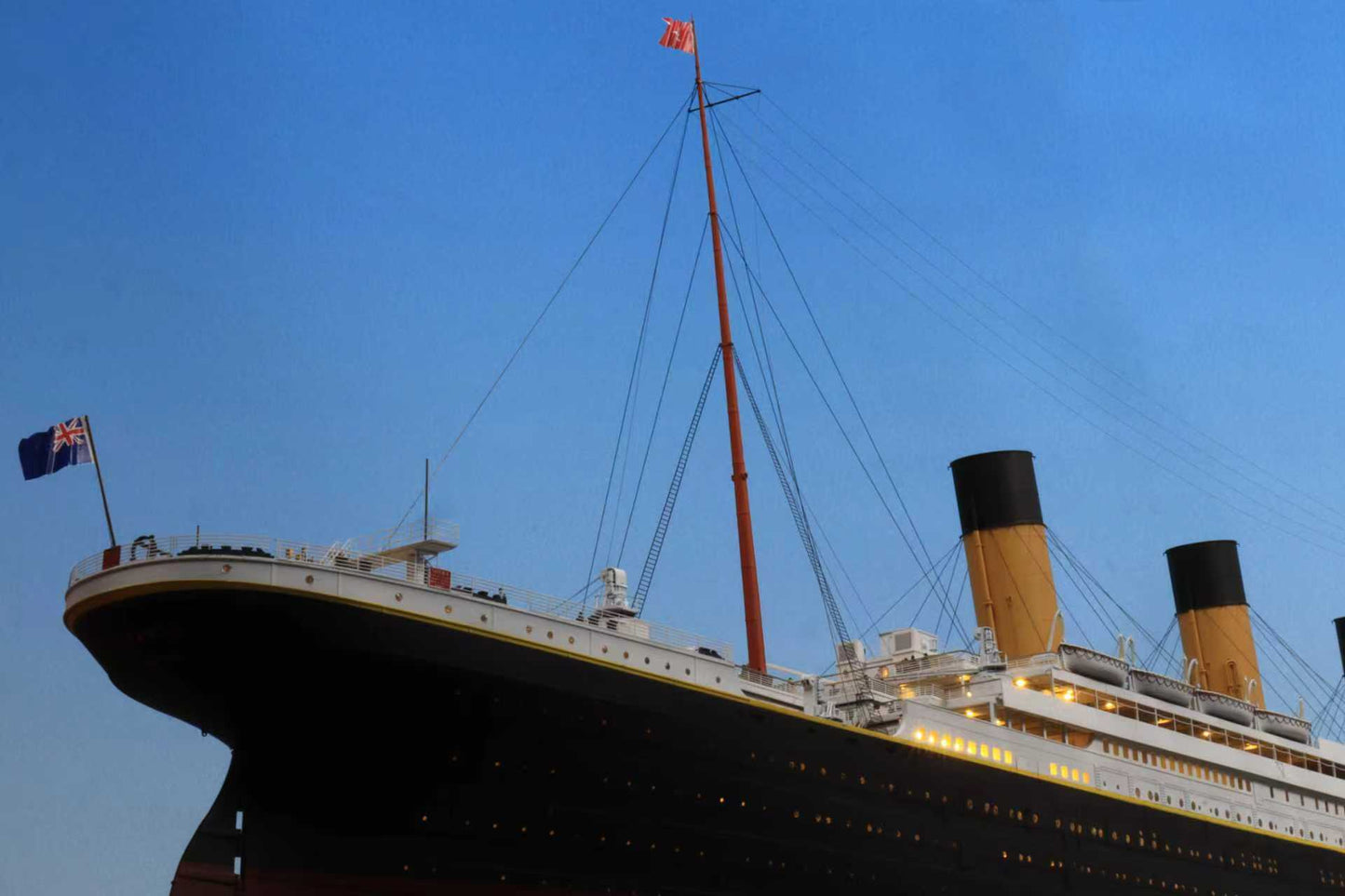 1/200 RMS Titanic Finished Model with Interior Structure – Museum-Grade Edition
