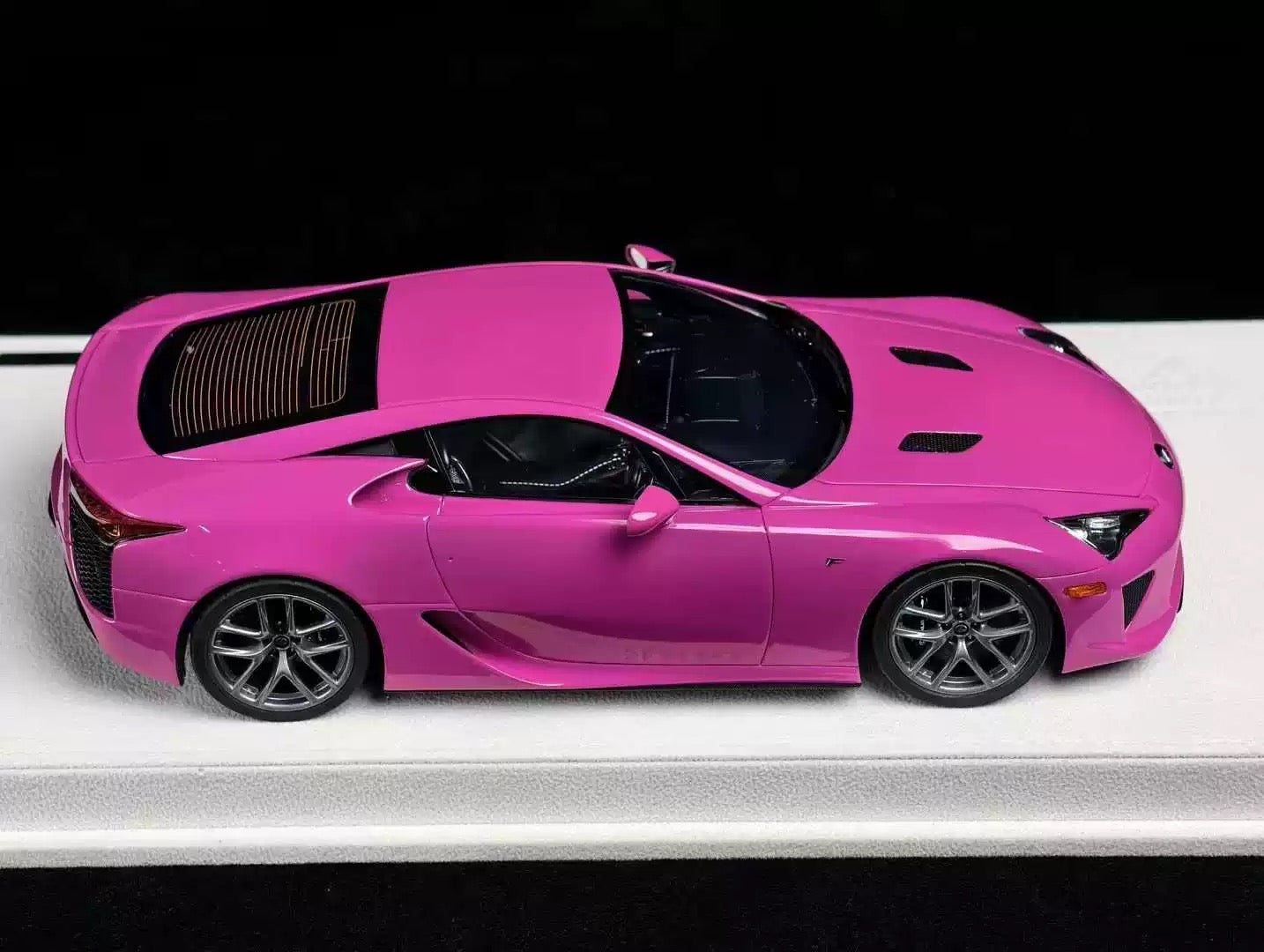Make Up 1/18 Lexus LFA 2010 Pink Resin Model