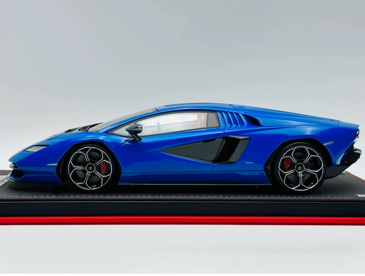 MR 1/18 Lamborghini Countach LPI 800-4 Blue Resin Model