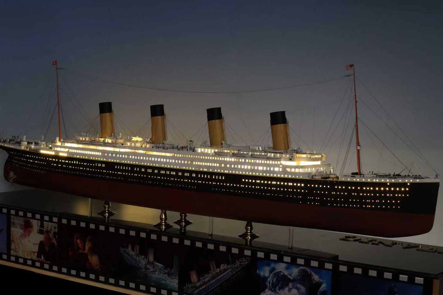 1/200 RMS Titanic Finished Model with Interior Structure – Museum-Grade Edition