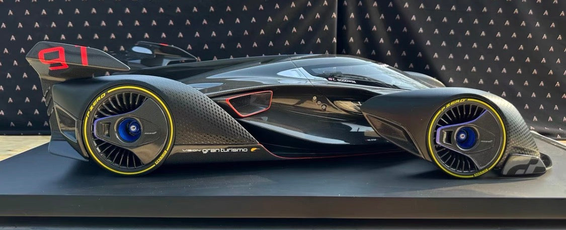 Amalgam 1/8 McLaren Ultimate Vision Gran Turismo Noir De Noir Signed Edition