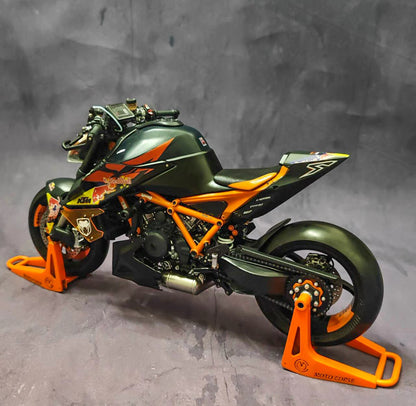 1/6 KTM1290 Super Duke Custom Motorcycle Model – Black & Orange – Pre-order
