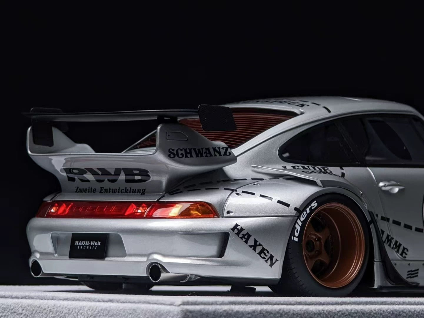 FuelMe 1/18 Porsche 993 RWB “Silver Pig” Resin Model