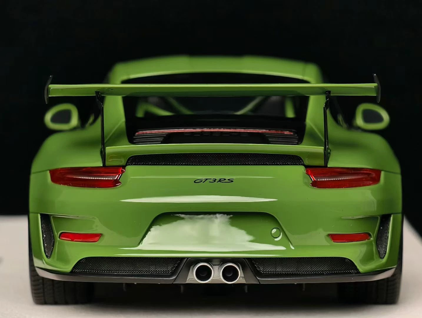 Make Up 1/18 Porsche 911 GT3 RS Resin Model Exclusive Edition
