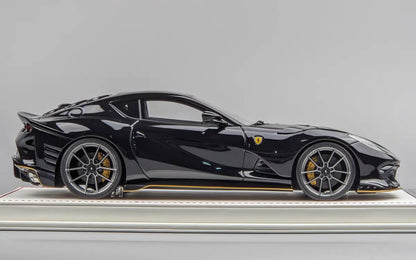 Davis & Giovanni 1/18 Ferrari 812 Competizione Resin Model