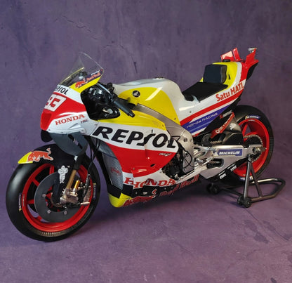 Honda 1/6 GP23 Gloss Finish Resin Motorcycle Model – Pre-order