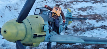 Pre-Order BF-109G-6 1/6 Scale Museum Display Cockpit Scene Hartmann / Galland Tribute Edition