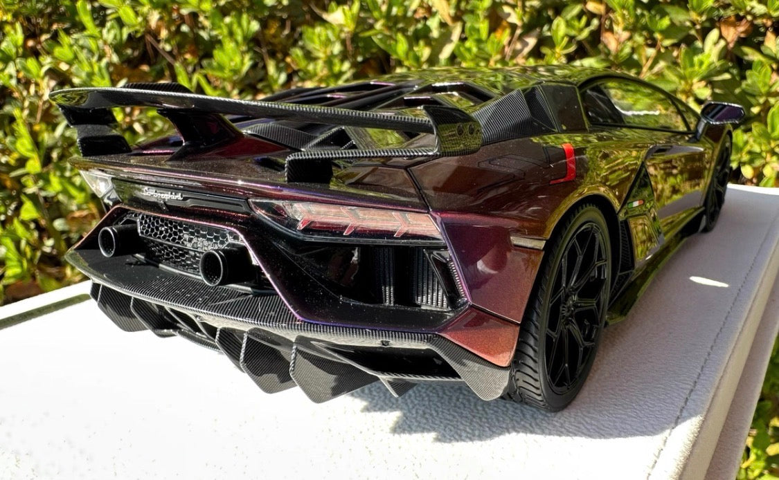 Make Up Lamborghini Aventador SVJ Chameleon Purple 1/18 Resin Model