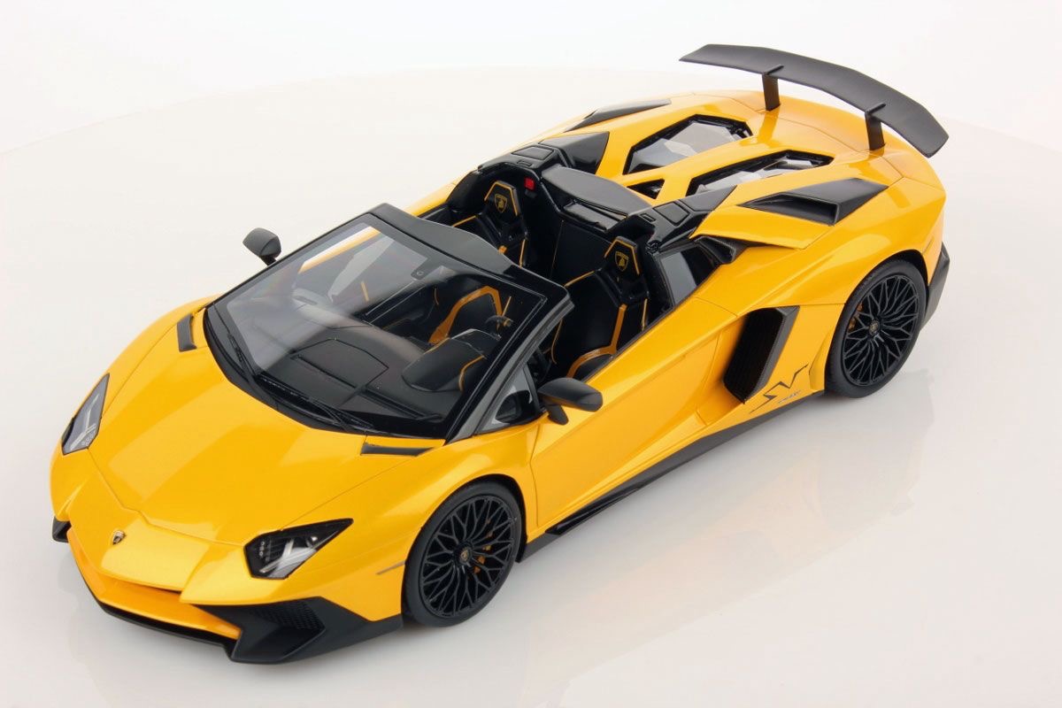 Make Up 1/18 Lamborghini Aventador LP750-4 SV