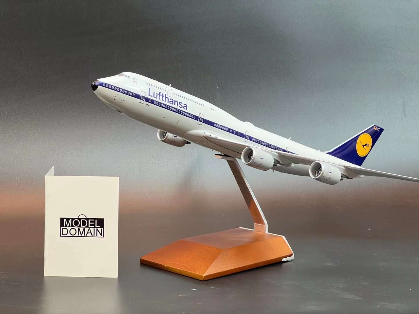 GeminiJets 1/200 Lufthansa Boeing 747-8i Retro Livery D-ABYT G2DLH536
