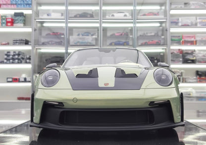 DINOMODEL 1/8 Porsche 992 GT3 RS “Bamboo Green” Resin Model