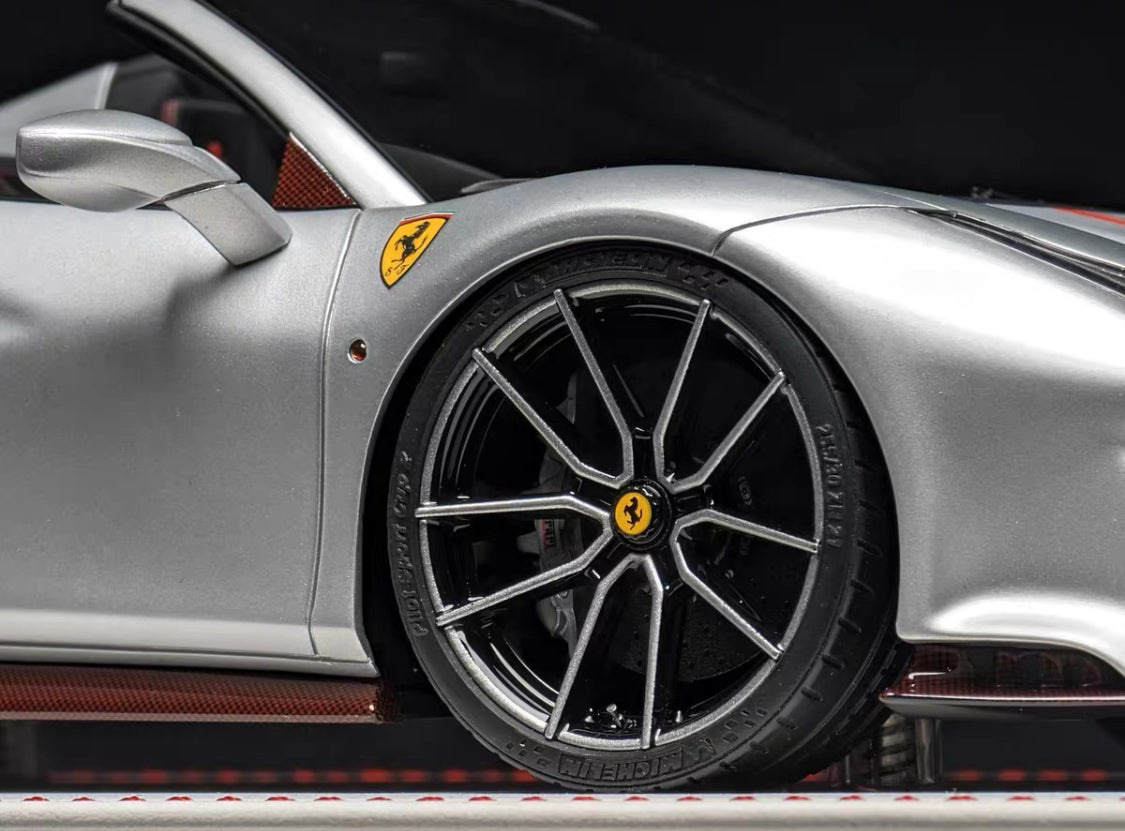 DG 1/18 Novitec Ferrari 488 Pista Resin Model – Silver with Red Stripe
