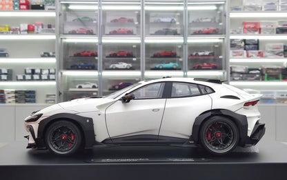 Dreamwalkers 1/18 Ferrari Accompanier D775 Pearl White Resin Model