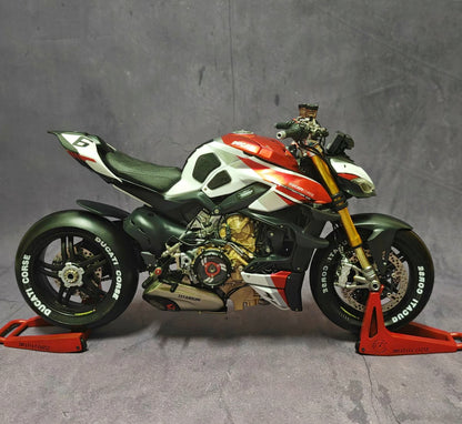 1/6 Ducati Streetfighter Resin Motorcycle Model – Red & Silver Livery – Pre-order Only