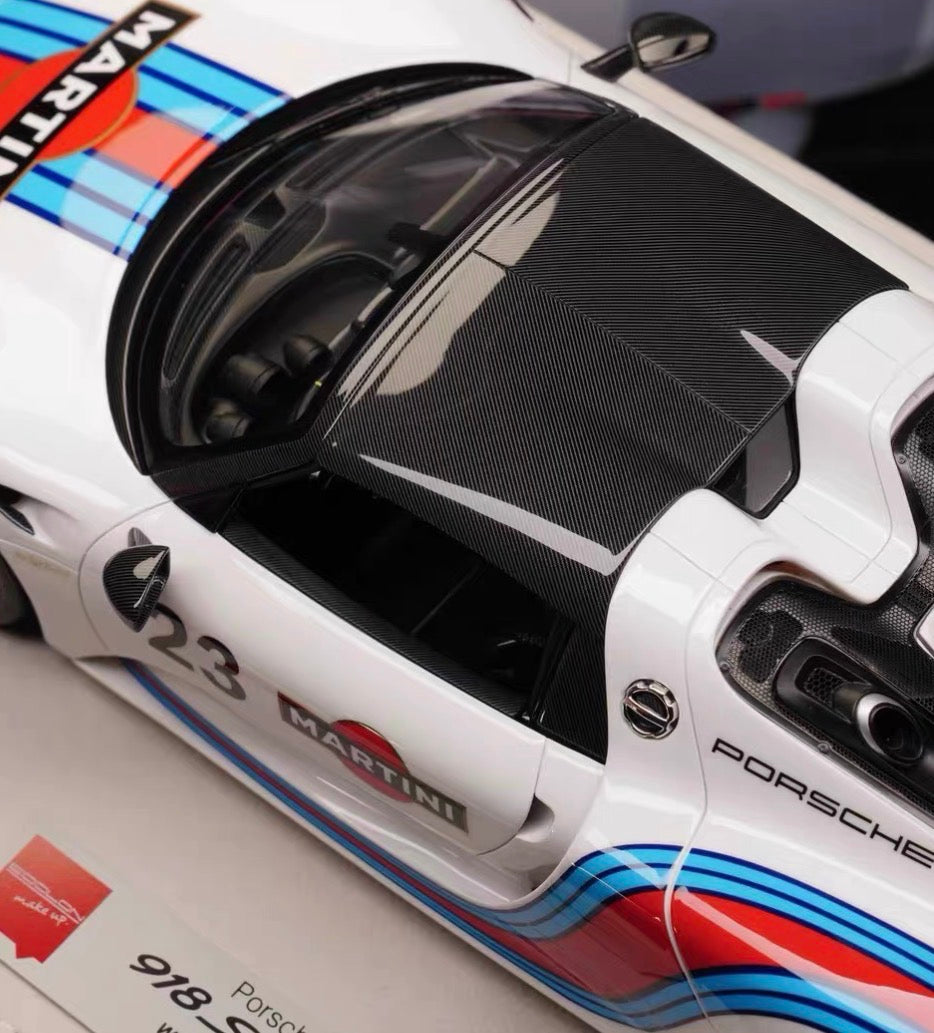 Make Up Porsche 918 Spyder Weissach Package Martini 2011 1/18 Resin Model