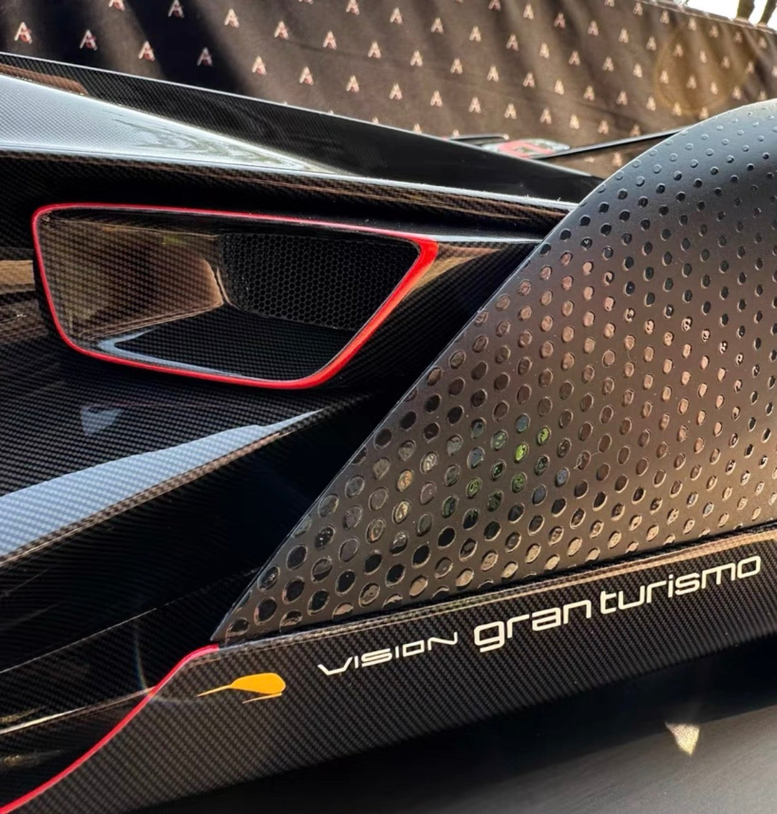 Amalgam 1/8 McLaren Ultimate Vision Gran Turismo Noir De Noir Signed Edition