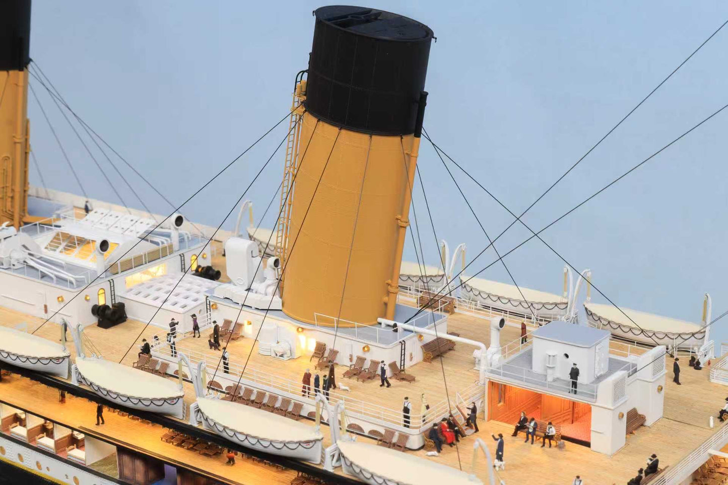 1/200 RMS Titanic Finished Model with Interior Structure – Museum-Grade Edition