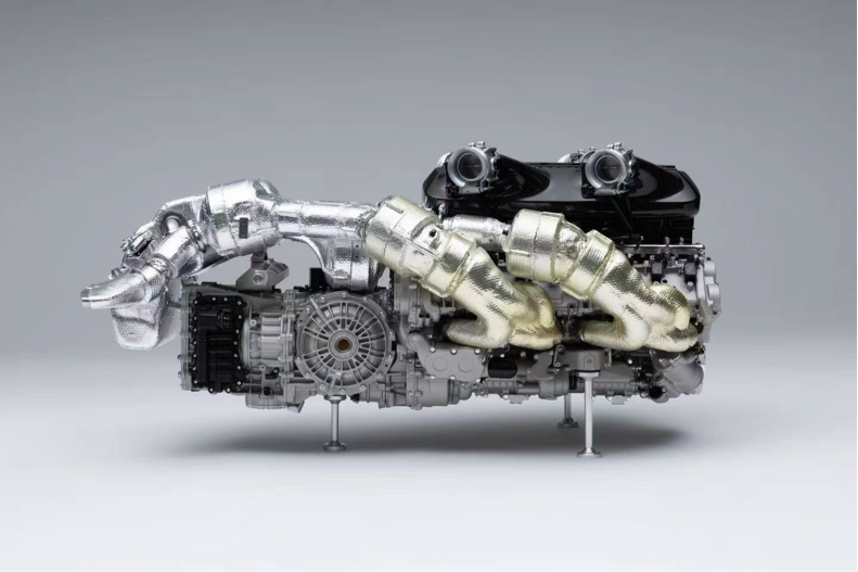 Amalgam 1/4 Bugatti Chiron V16 Engine & Gearbox Limited Edition Model