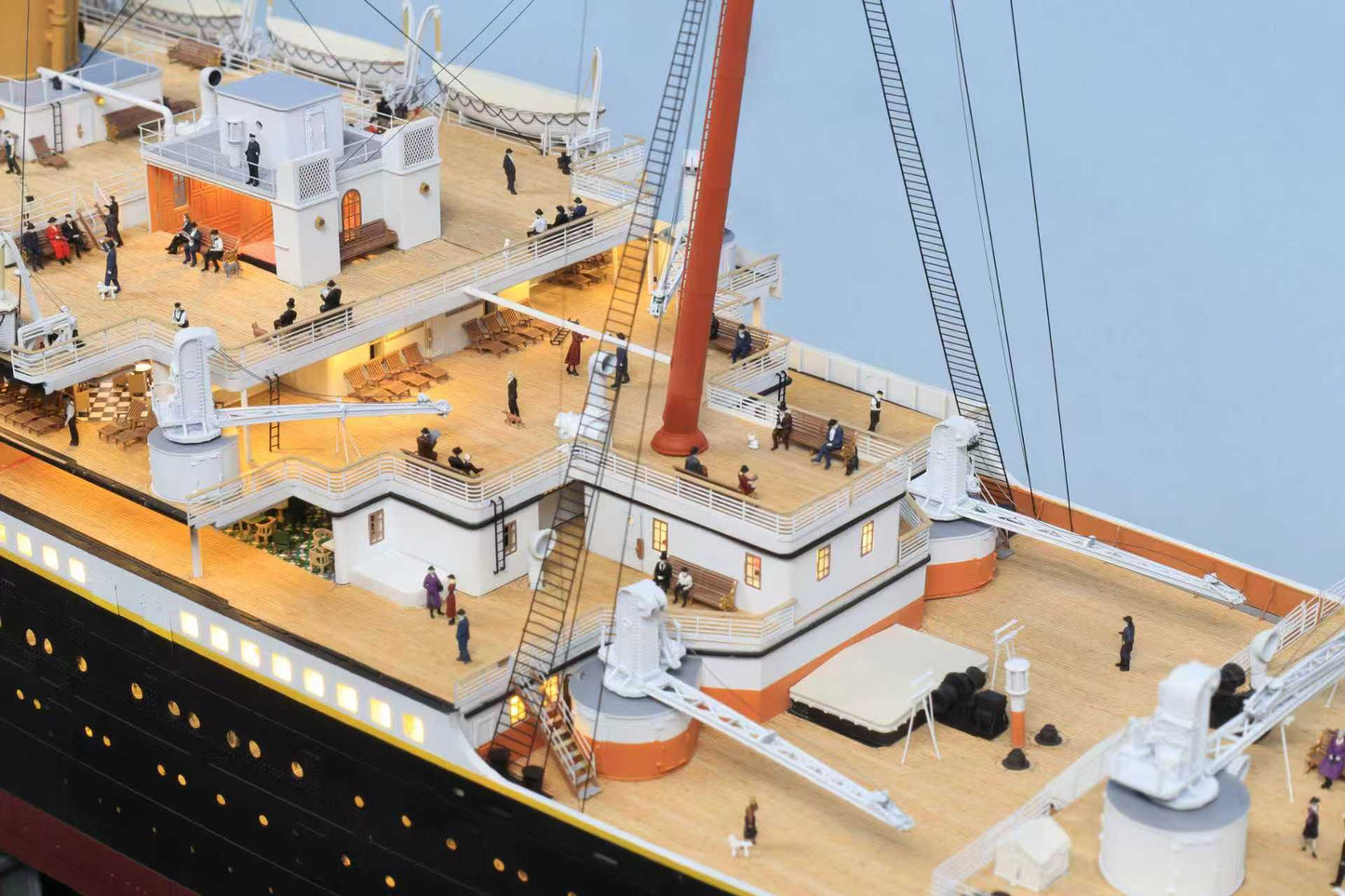 1/200 RMS Titanic Finished Model with Interior Structure – Museum-Grade Edition
